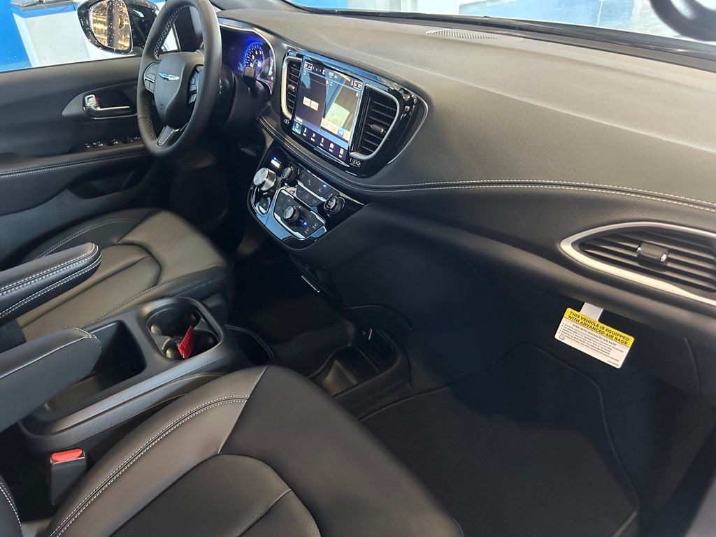 2026 Chrysler Pacifica Select - Photo 17