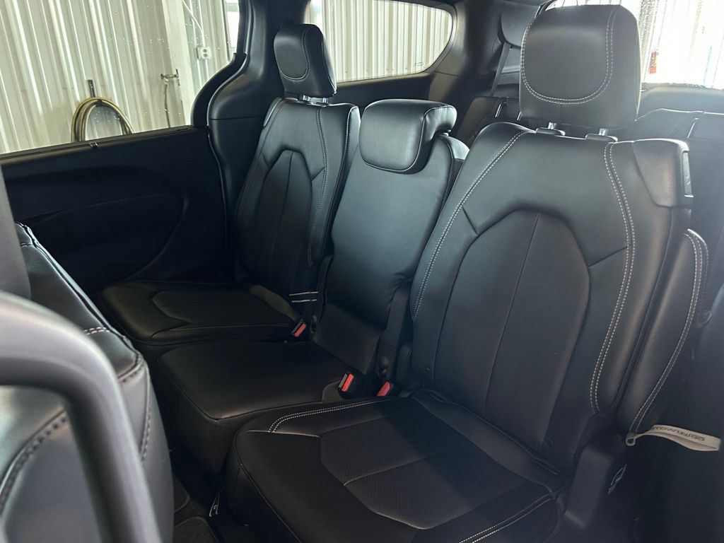 2026 Chrysler Pacifica Select - Photo 11