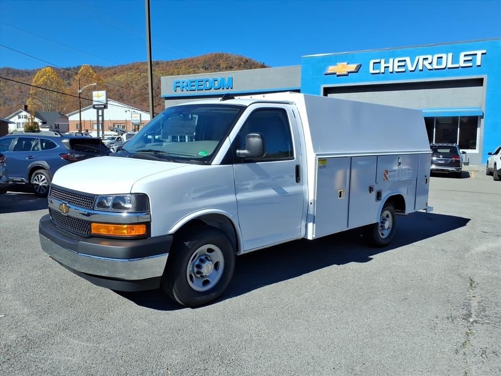 New 2025 Chevrolet Express 3500 Work Van Cab/Chassis
