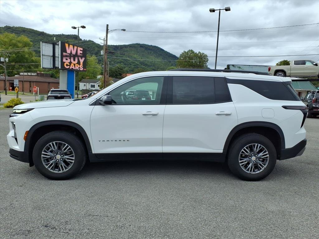 Used 2026 Chevrolet Traverse LT SUV