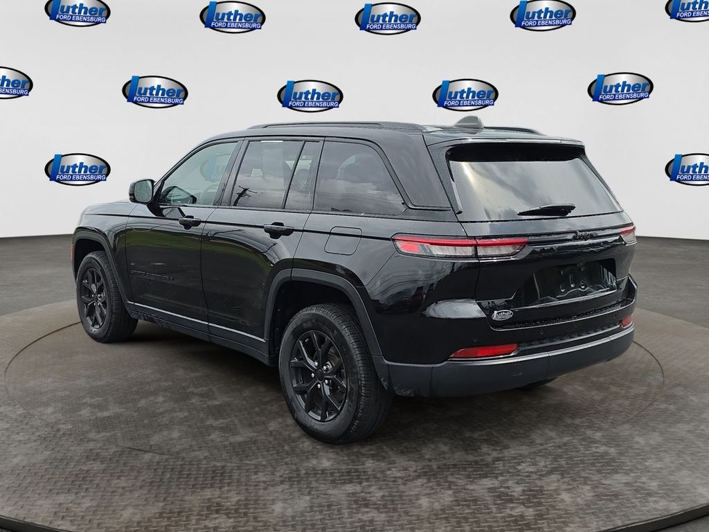 Used 2025 Jeep Grand Cherokee Altitude SUV