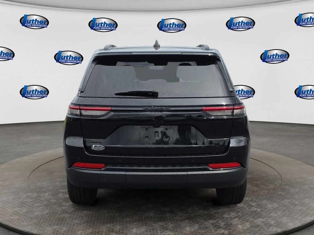 Used 2025 Jeep Grand Cherokee Altitude SUV