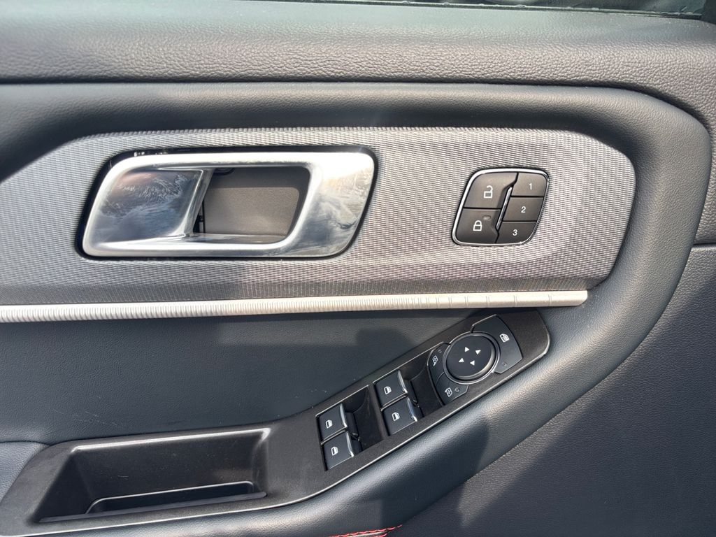 2026 Ford Explorer ST-Line - Photo 16