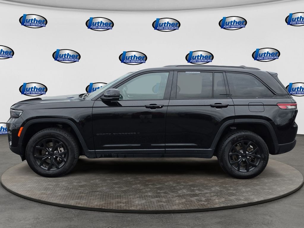 Used 2025 Jeep Grand Cherokee Altitude SUV