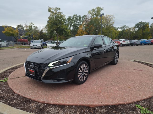 Used 2024 Nissan Altima 2.5 SV Sedan