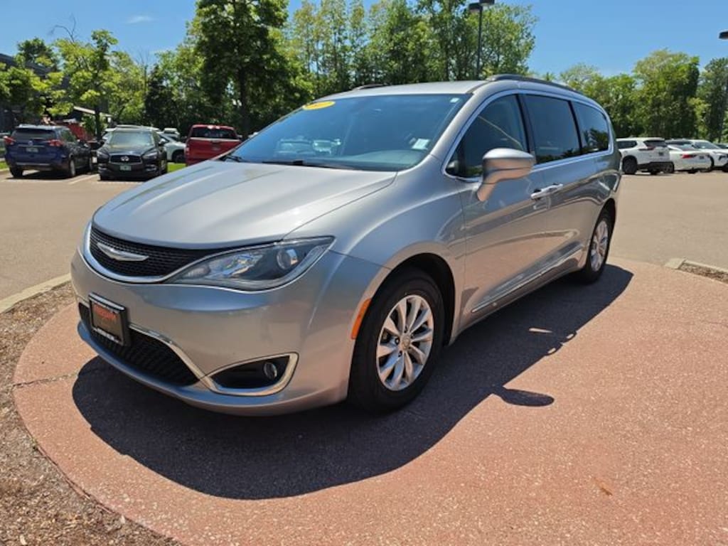 Used 2017 Chrysler Pacifica Touring L Minivan/Van