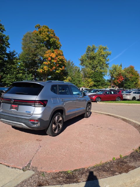 Used 2025 Volkswagen Taos 1.5T SE SUV