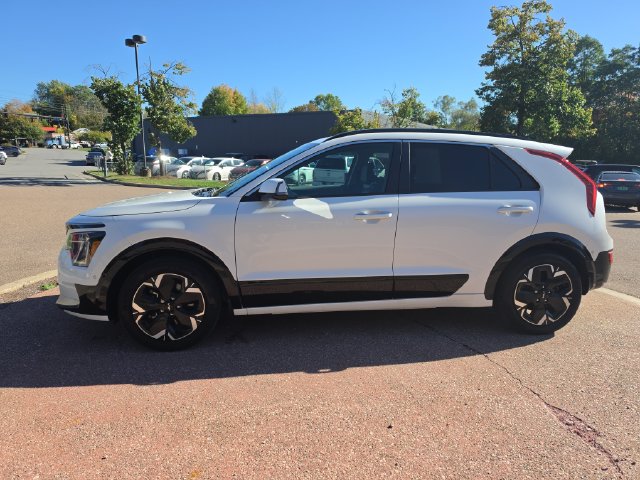 Used 2023 Kia Niro Wave with VIN KNDCT3L19P5032145 for sale in South Burlington, VT