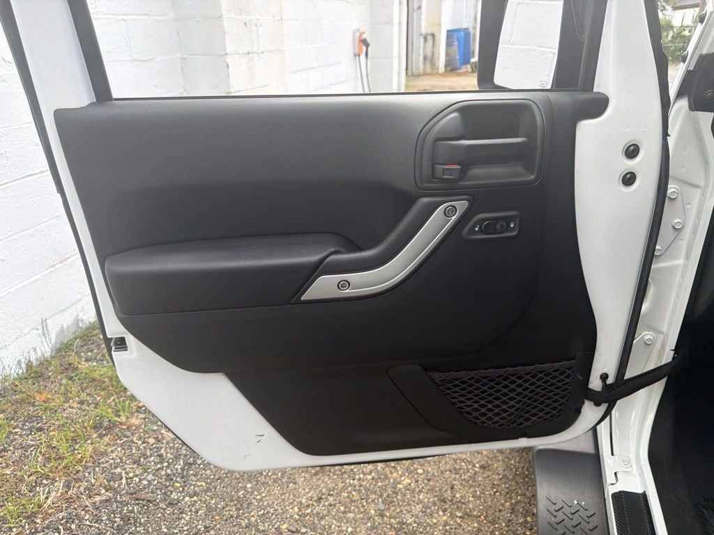 2018 Jeep Wrangler JK Sahara - Photo 14