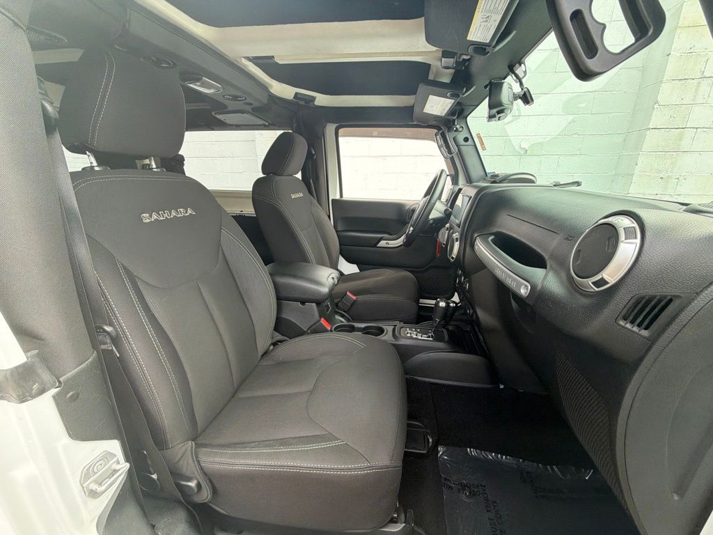 2018 Jeep Wrangler JK Sahara - Photo 10