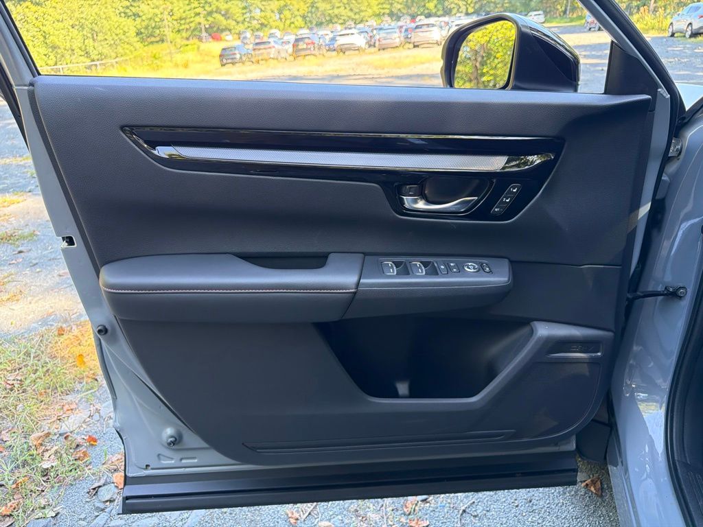 2025 Honda CR-V Sport Touring - Photo 18