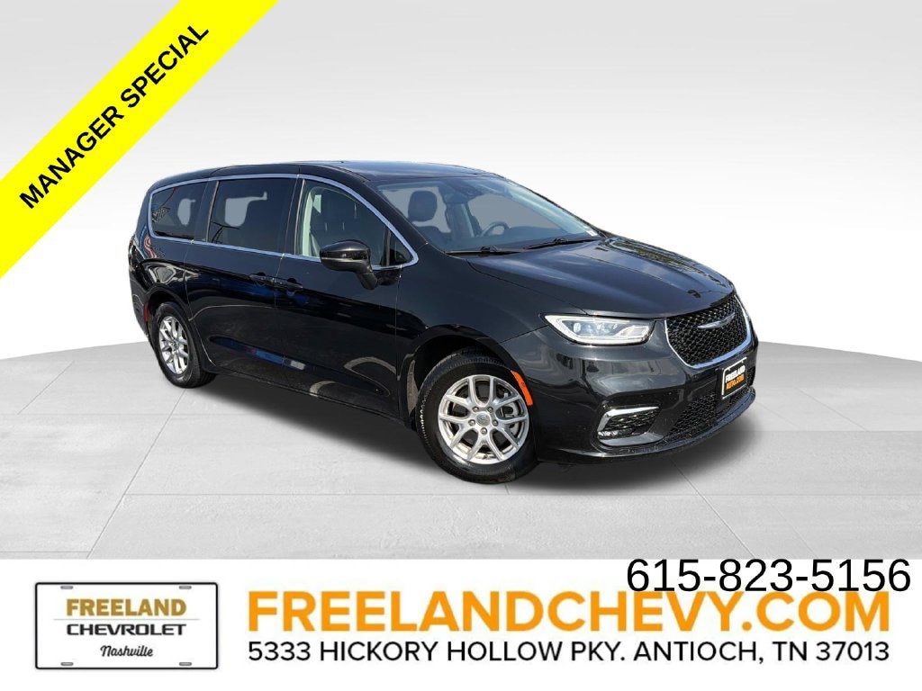 Used 2023 Chrysler Pacifica Touring L