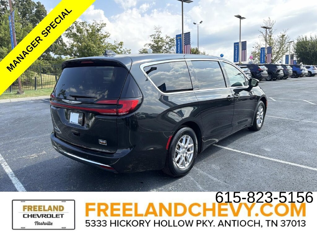 Used 2023 Chrysler Pacifica Touring L