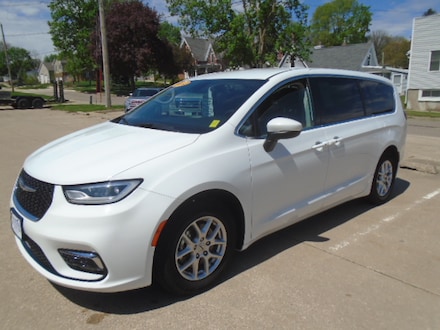 2023 Chrysler Pacifica Touring L Passenger Van