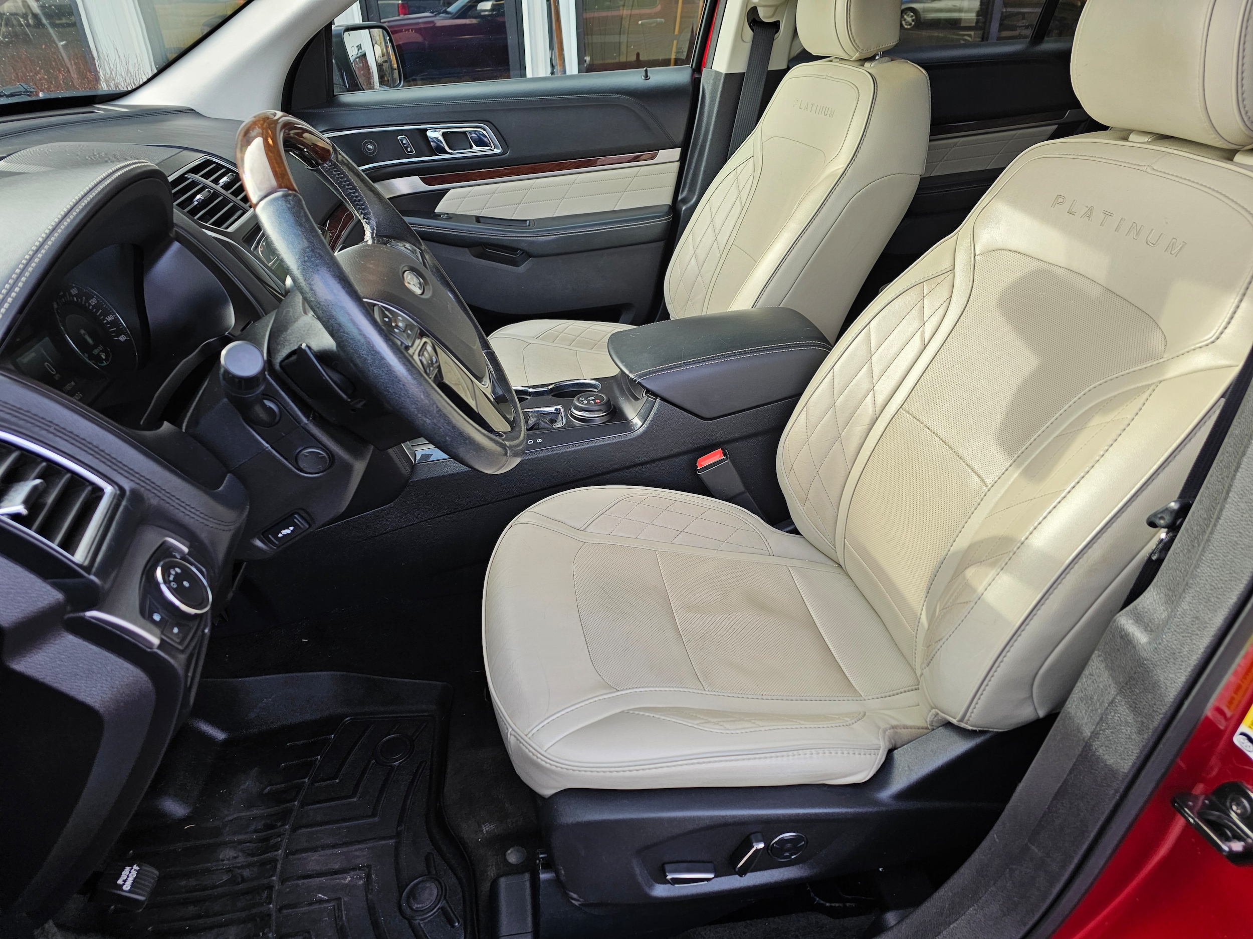 2017 Ford Explorer Platinum - Photo 11
