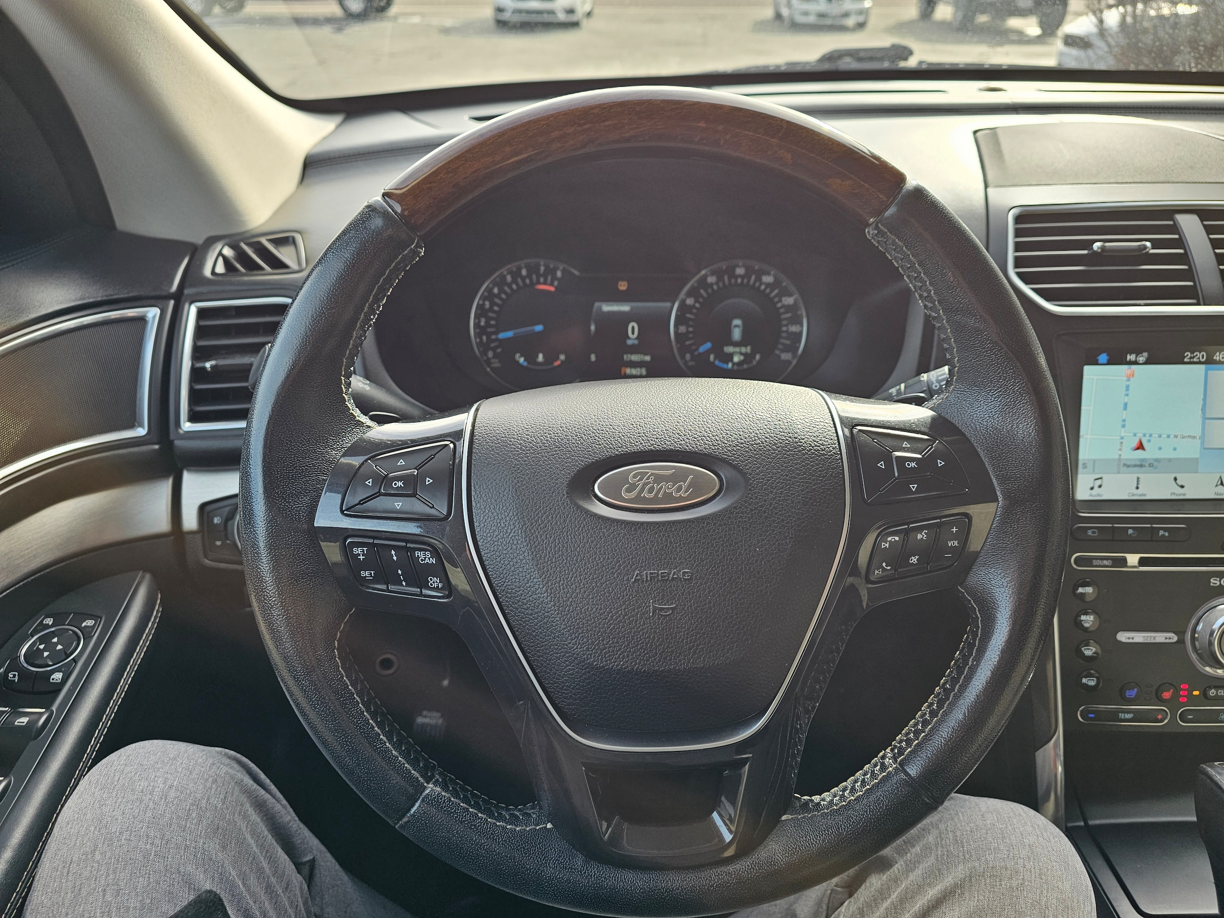2017 Ford Explorer Platinum - Photo 12