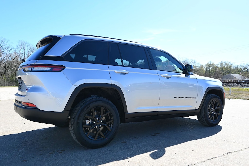 New 2026 Jeep Grand Cherokee LAREDO ALTITUDE 4X4 Sport Utility