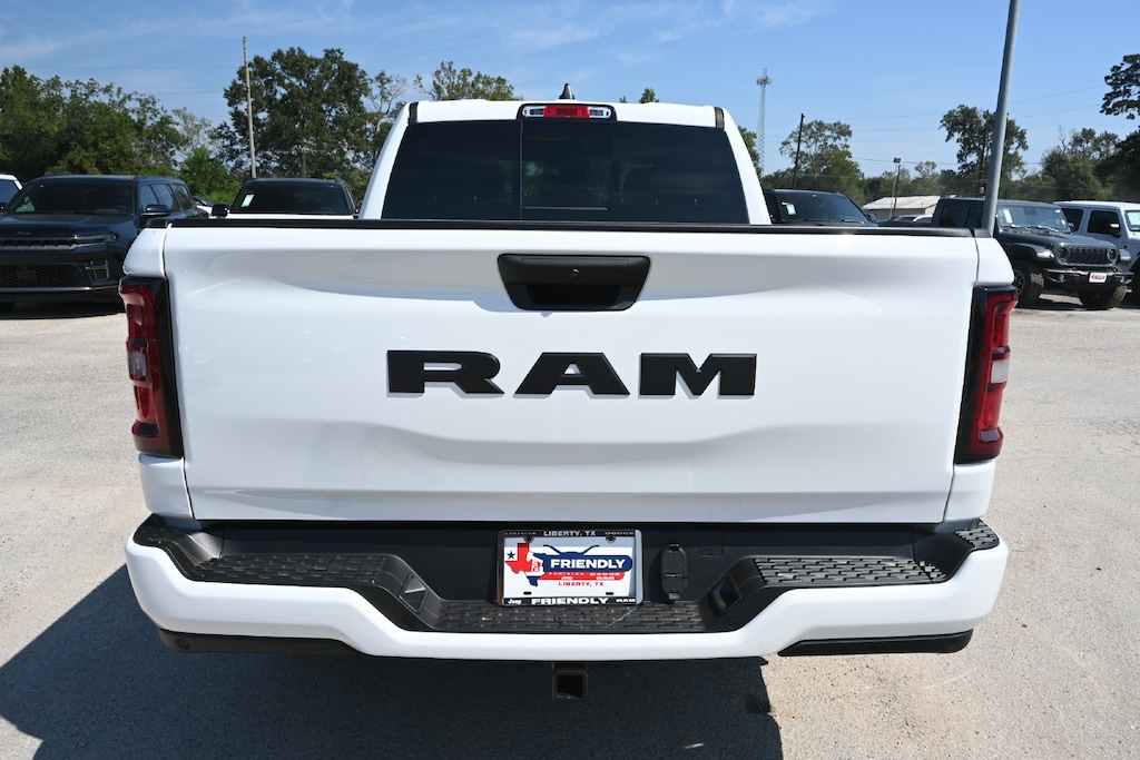 New 2027 Ram 1500 EXPRESS CREW CAB 4X2 5'7 BOX Pickup