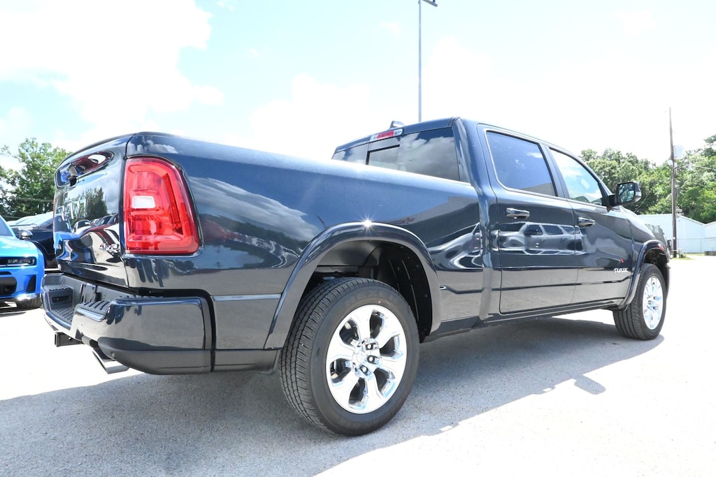 New 2026 Ram 1500 BIG HORN CREW CAB 4X4 6'4 BOX Pickup