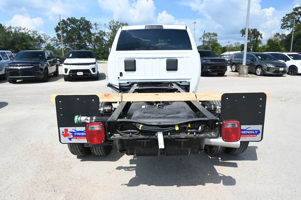 New 2027 Ram 3500 Chassis Cab TRADESMAN CREW 4X4 60' CA Pickup