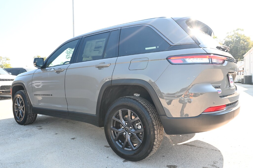 New 2027 Jeep Grand Cherokee LAREDO ALTITUDE 4X4 Sport Utility