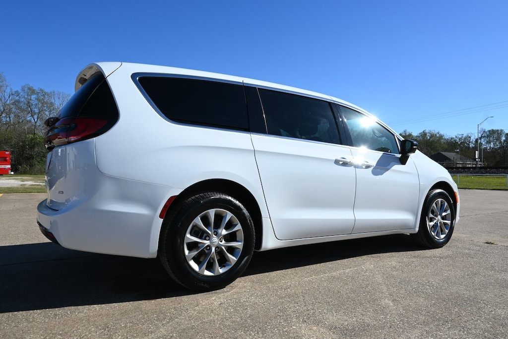 New 2026 Chrysler Pacifica SELECT AWD Passenger Van