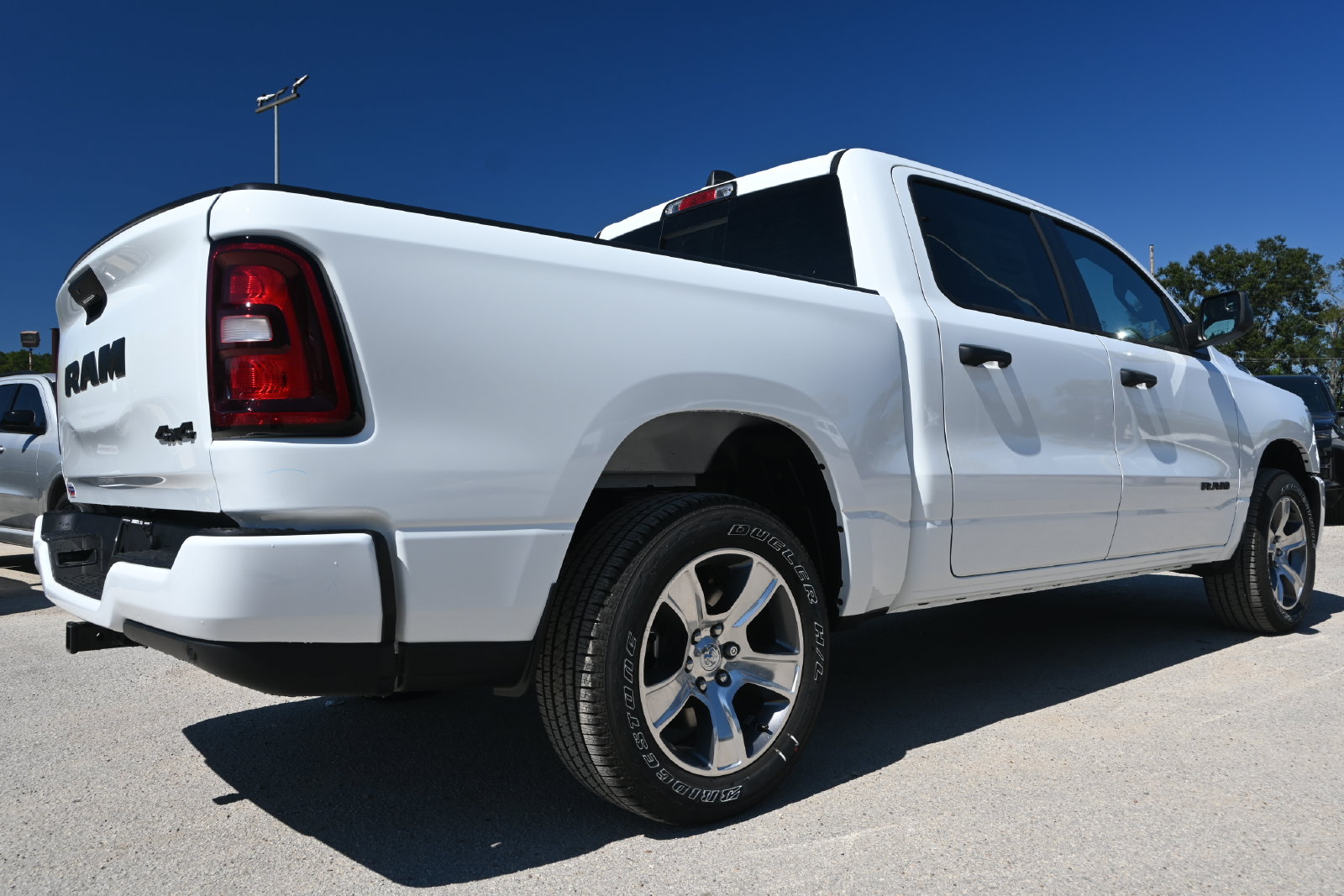 New 2027 Ram 1500 EXPRESS CREW CAB 4X4 5'7 BOX Pickup