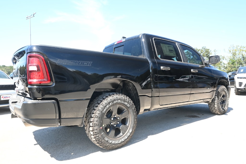 New 2027 Ram 1500 WARLOCK CREW CAB 4X4 5'7' BOX Pickup