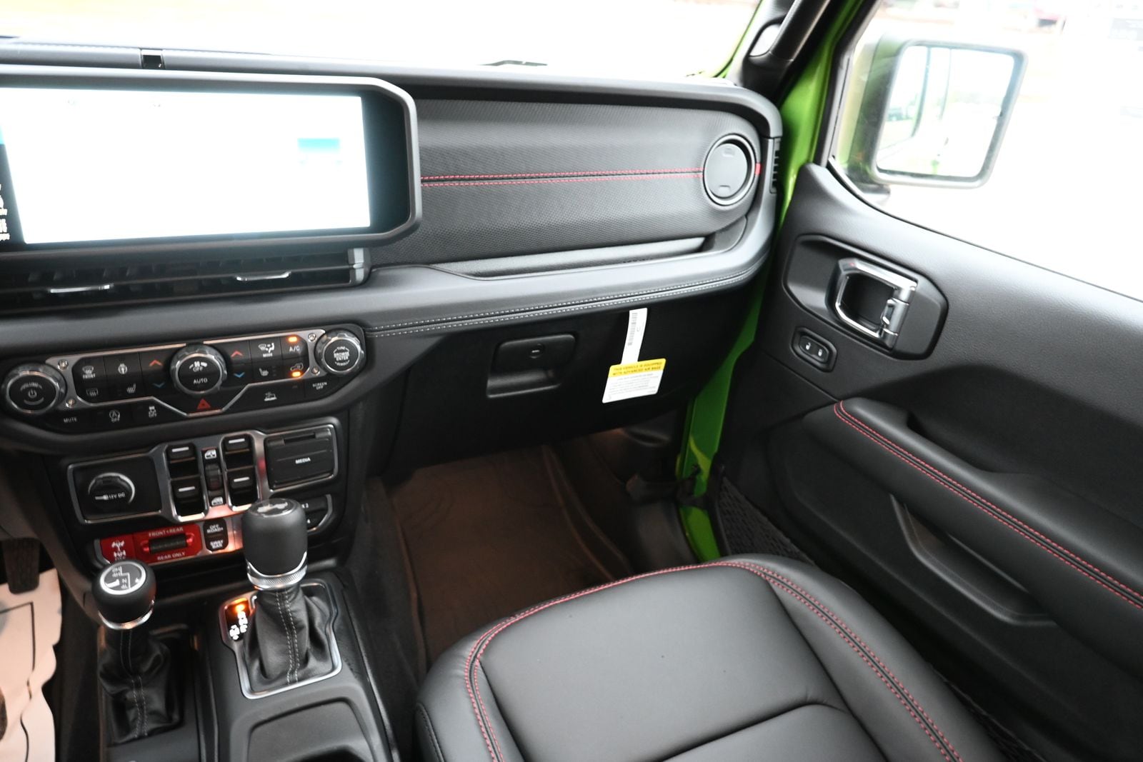 2025 Jeep Wrangler 4-Door Rubicon - Photo 15