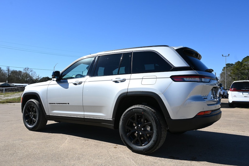 New 2026 Jeep Grand Cherokee LAREDO ALTITUDE 4X4 Sport Utility