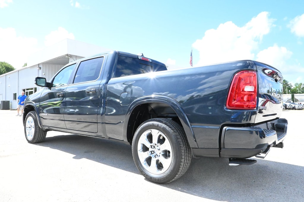 New 2026 Ram 1500 BIG HORN CREW CAB 4X4 6'4 BOX Pickup