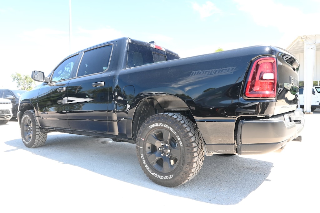 New 2027 Ram 1500 WARLOCK CREW CAB 4X4 5'7' BOX Pickup