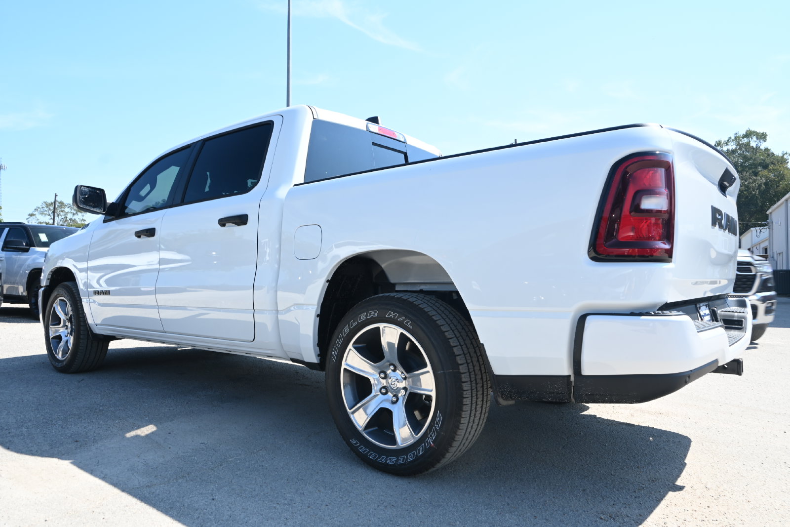 New 2027 Ram 1500 EXPRESS CREW CAB 4X2 5'7 BOX Pickup