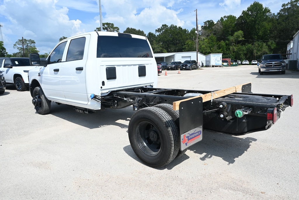 New 2027 Ram 3500 Chassis Cab TRADESMAN CREW 4X4 60' CA Pickup