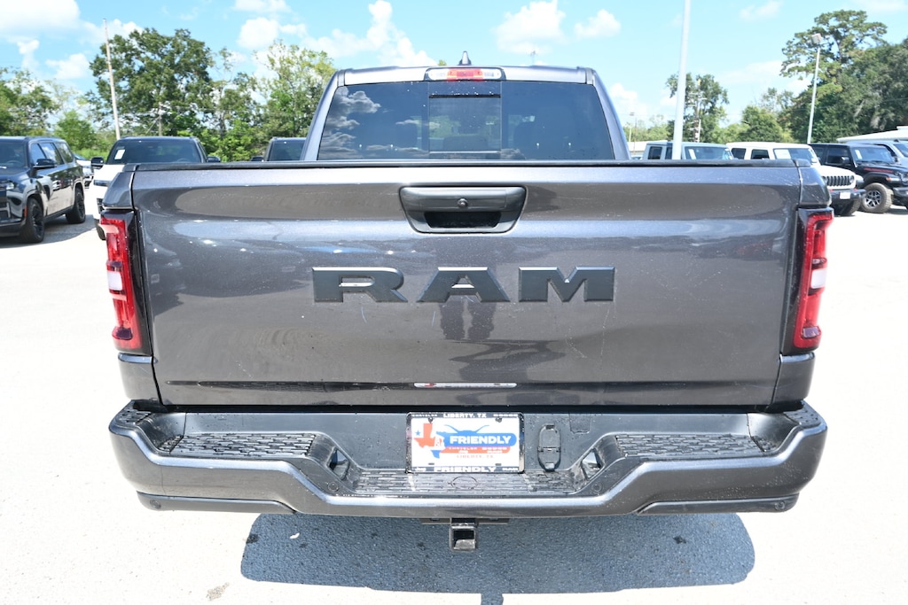 New 2027 Ram 1500 EXPRESS CREW CAB 4X2 5'7 BOX Pickup