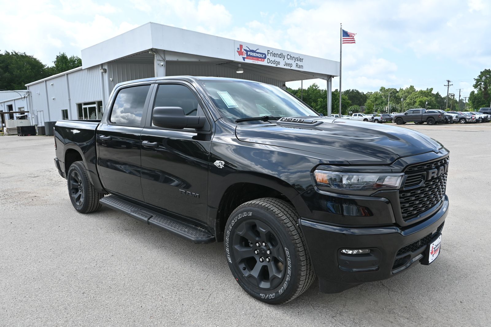 New 2026 Ram 1500 EXPRESS CREW CAB 4X4 5'7 BOX Pickup