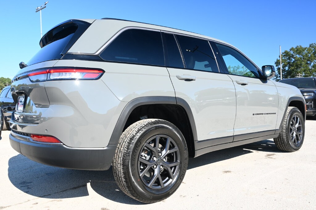 New 2027 Jeep Grand Cherokee LAREDO ALTITUDE 4X4 Sport Utility