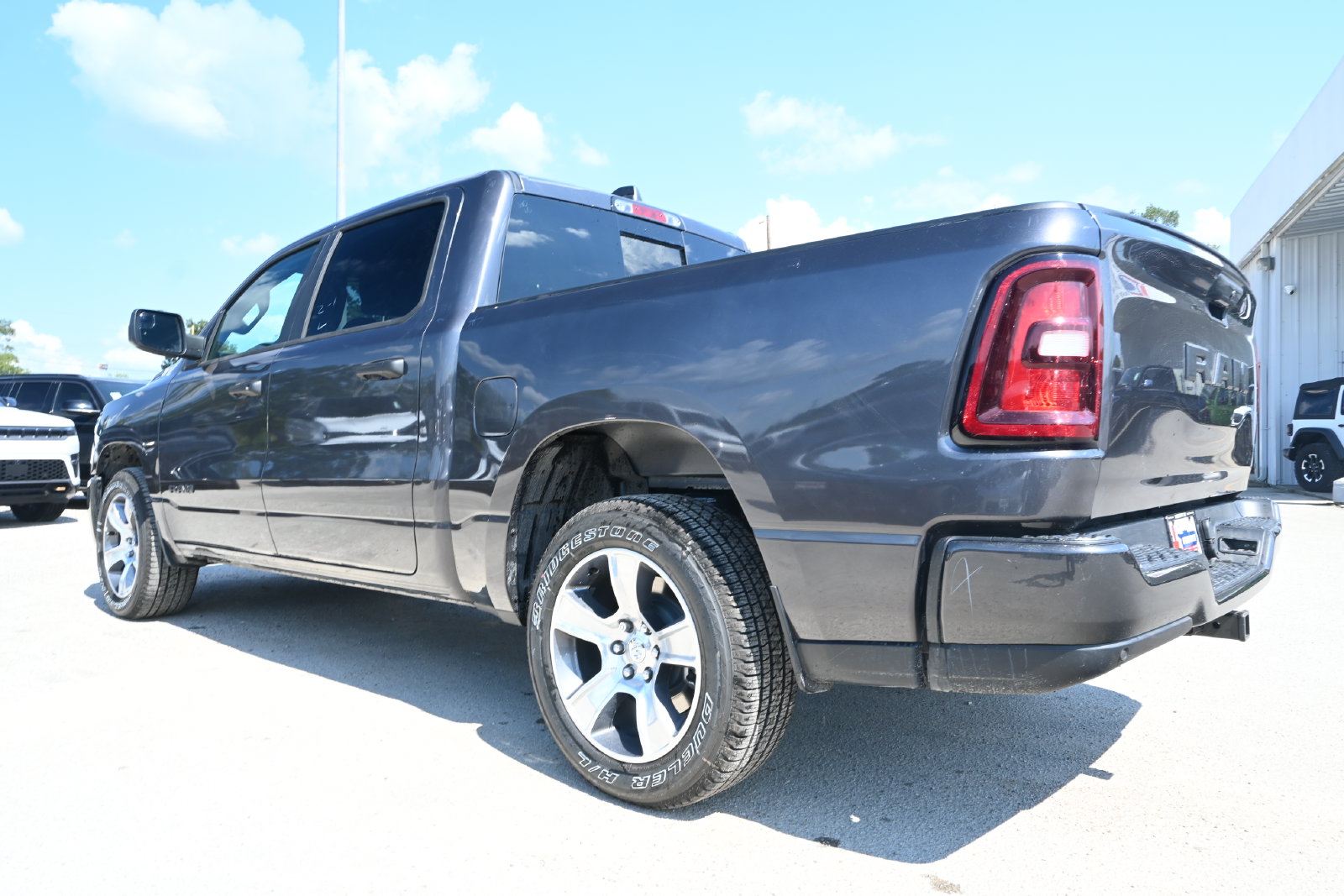 New 2027 Ram 1500 EXPRESS CREW CAB 4X2 5'7 BOX Pickup
