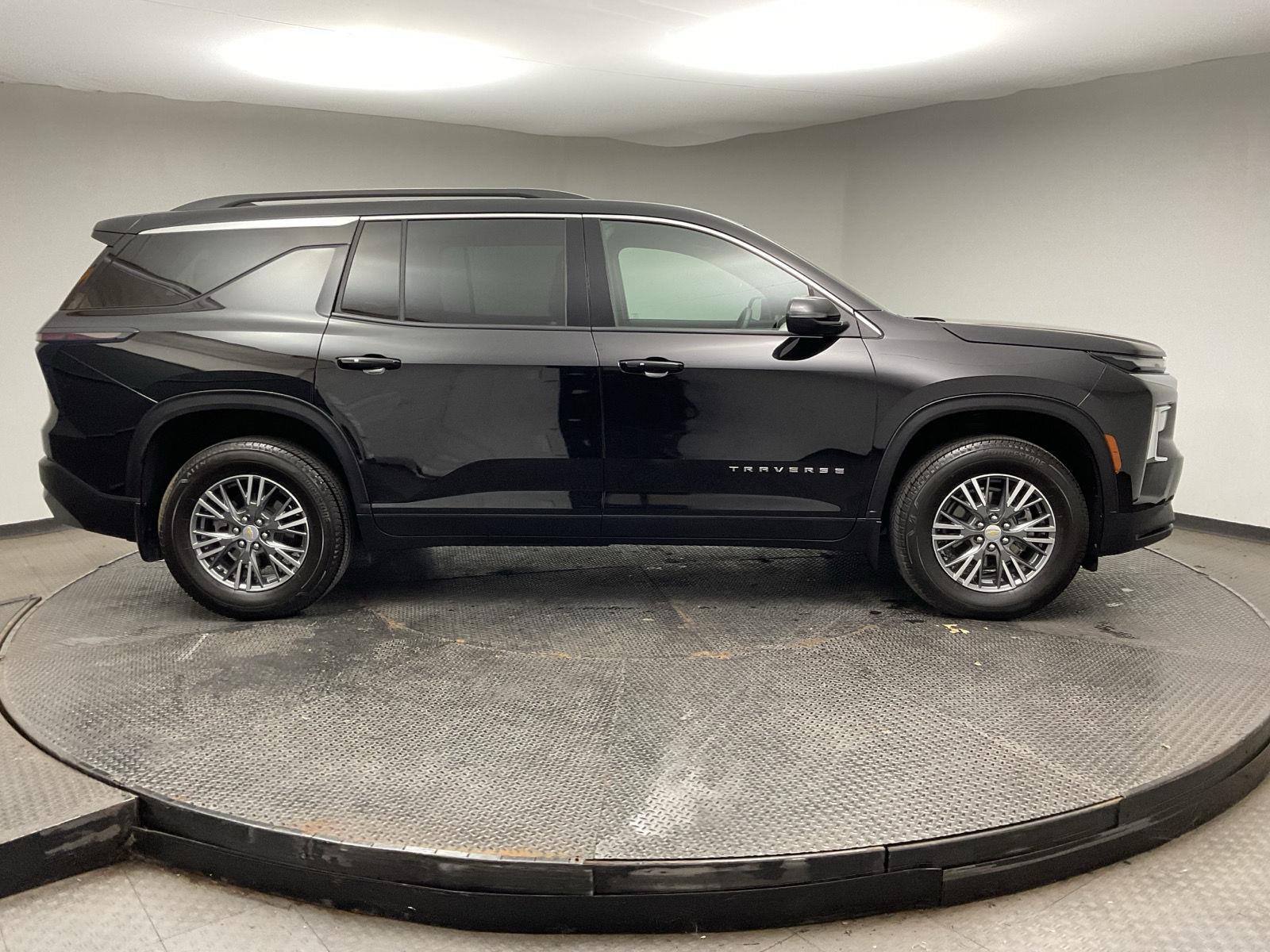 2025 Chevrolet Traverse LT - Photo 8