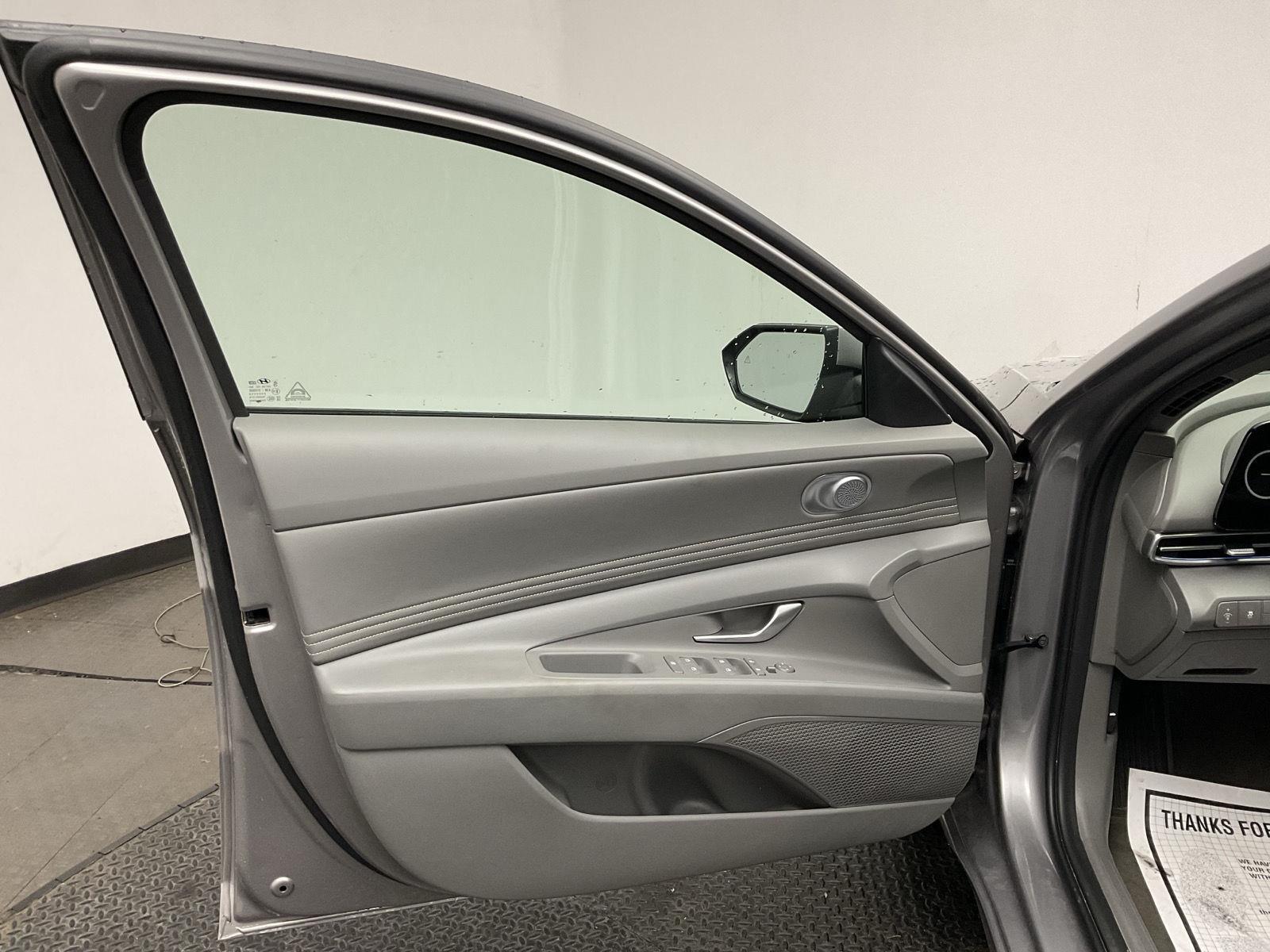 2025 Hyundai Elantra SEL - Photo 9