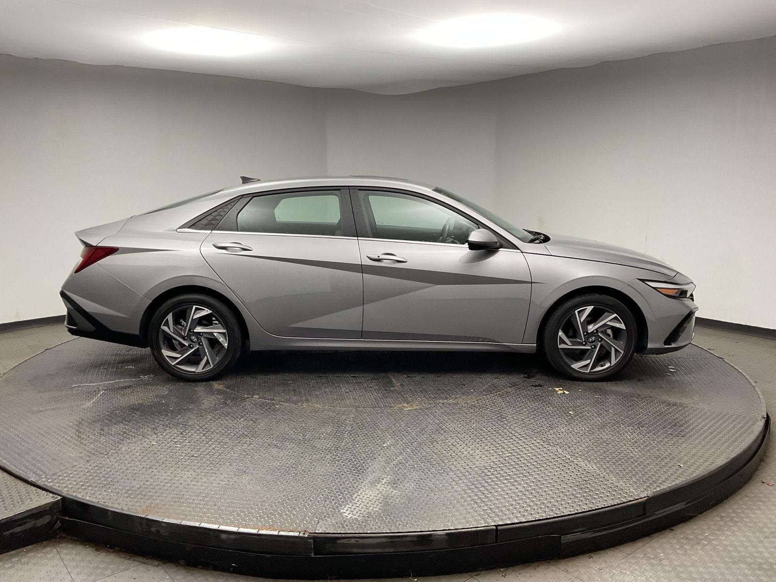 2025 Hyundai Elantra SEL - Photo 8