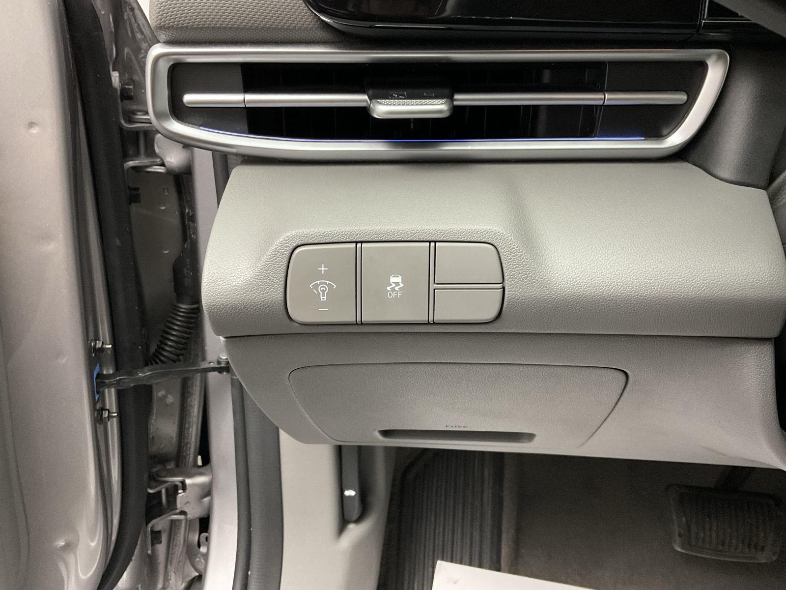 2025 Hyundai Elantra SEL - Photo 13