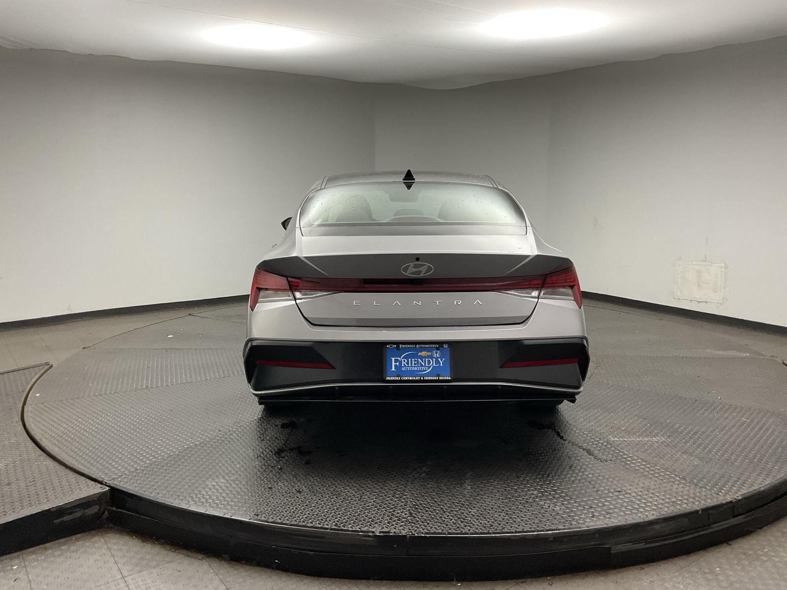 2025 Hyundai Elantra SEL - Photo 6
