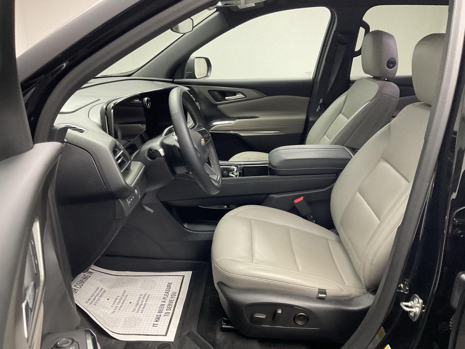 2025 Chevrolet Traverse LT - Photo 12
