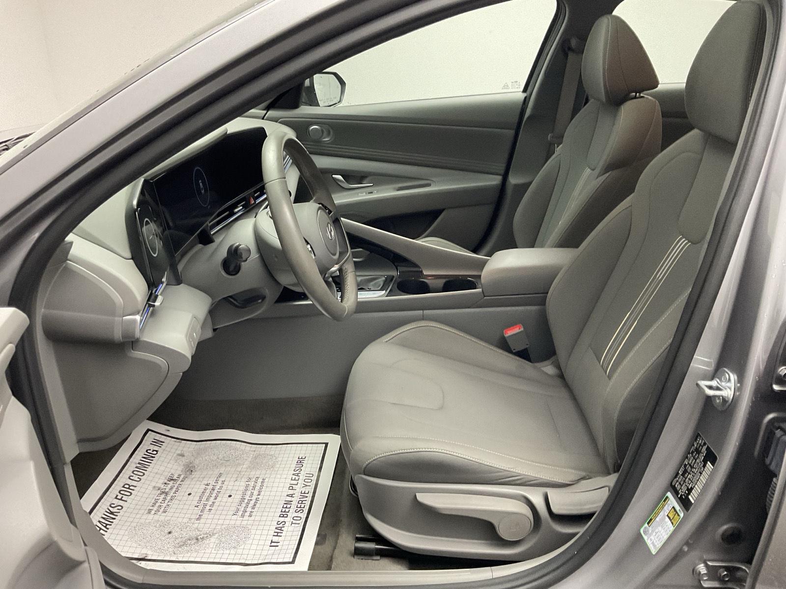 2025 Hyundai Elantra SEL - Photo 12