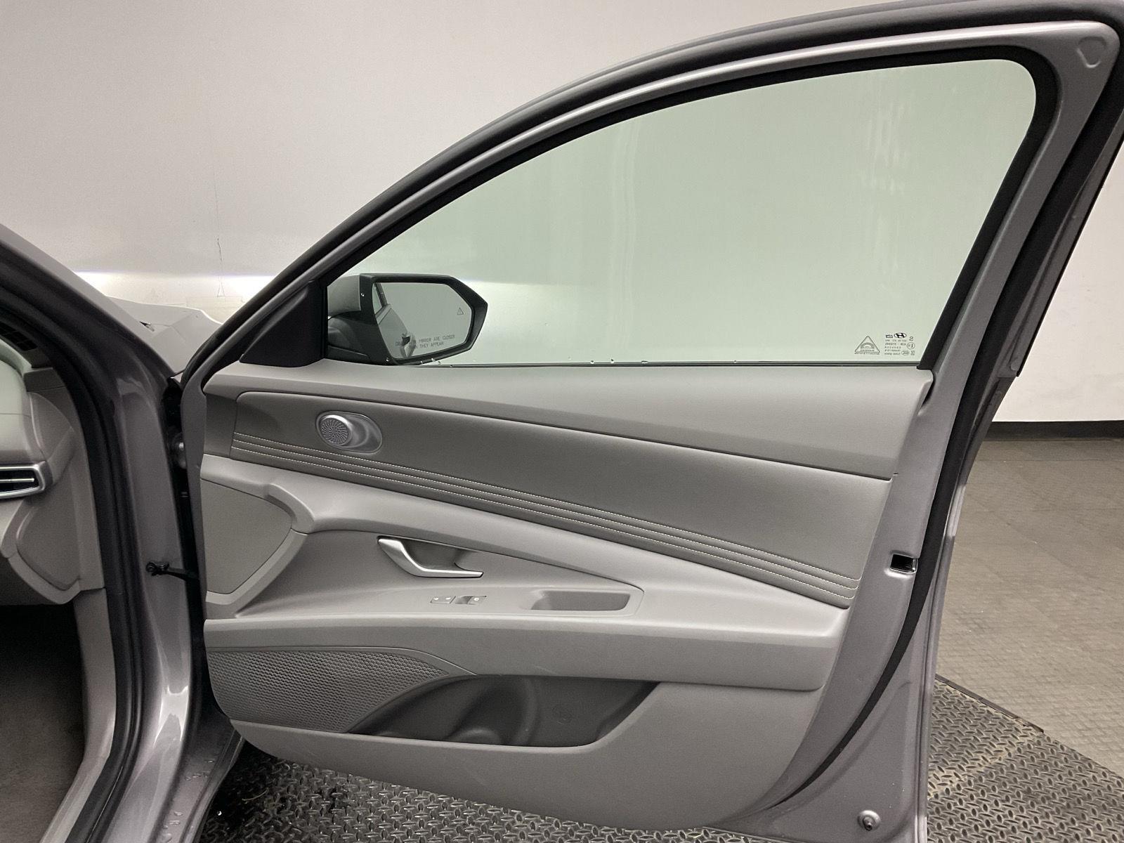 2025 Hyundai Elantra SEL - Photo 23