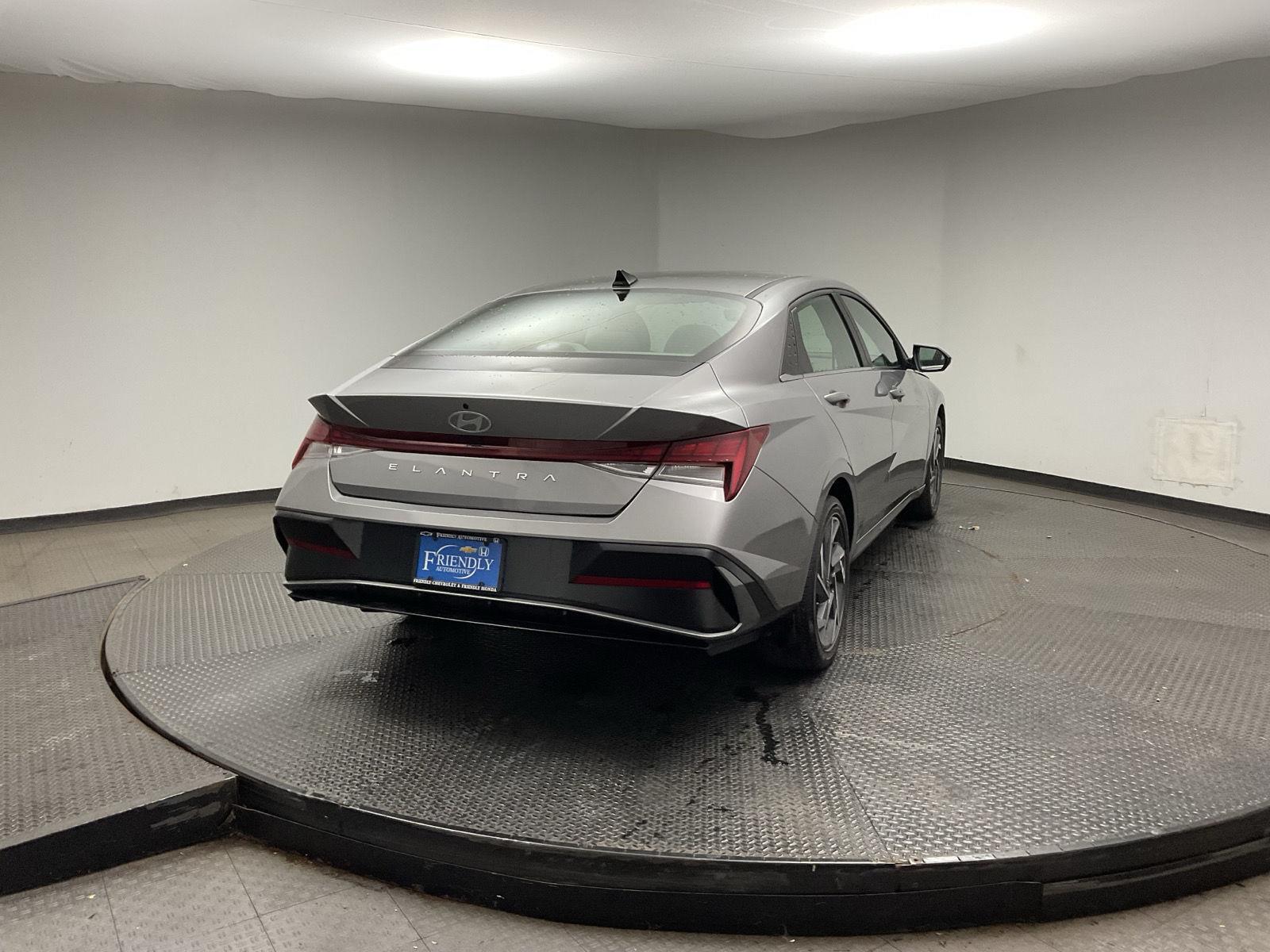 2025 Hyundai Elantra SEL - Photo 7