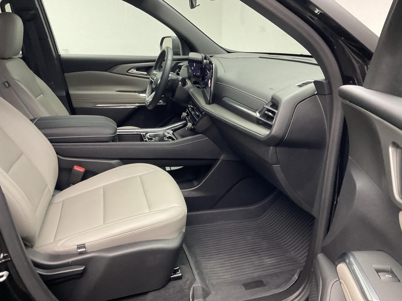 2025 Chevrolet Traverse LT - Photo 24