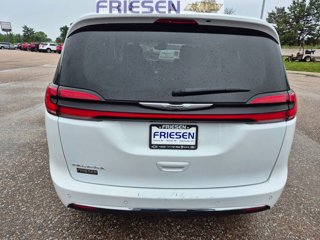 Used 2023 Chrysler Pacifica Touring L