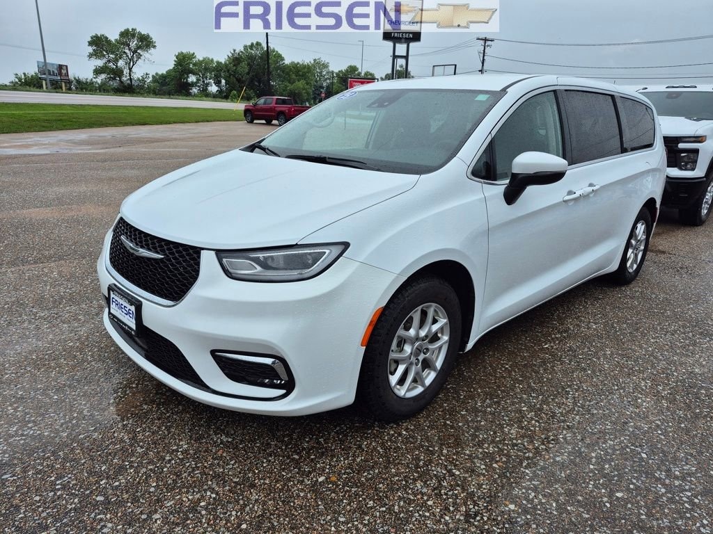 Used 2023 Chrysler Pacifica Touring L